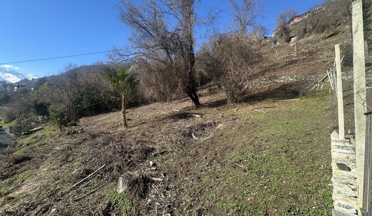 Baugrundstück in Vercana mit Seeblick