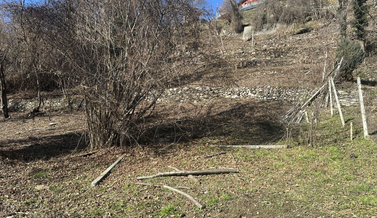 Baugrundstück in Vercana mit Seeblick