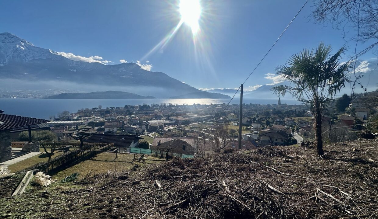 Baugrundstück in Vercana mit Seeblick
