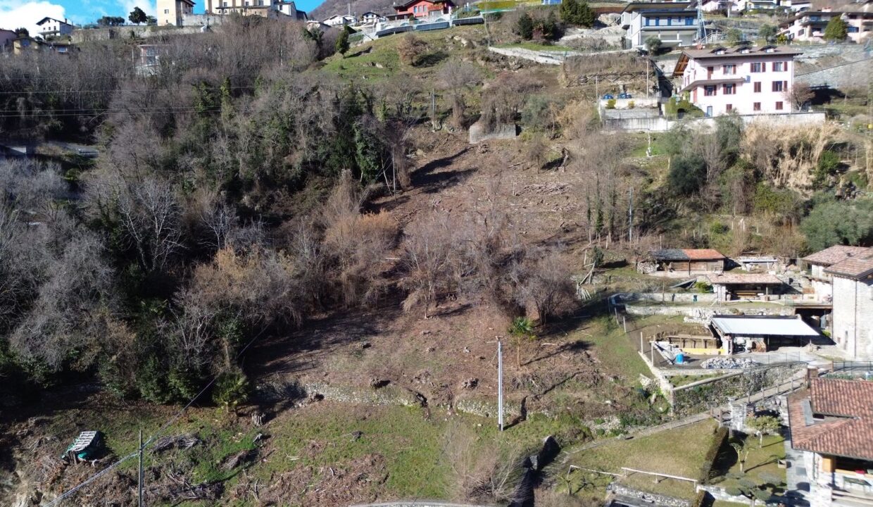 Baugrundstück in Vercana mit Seeblick