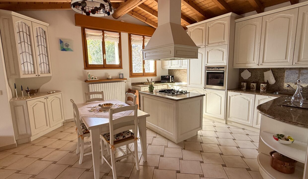 Carate Urio Appartamento con Vista Lago24