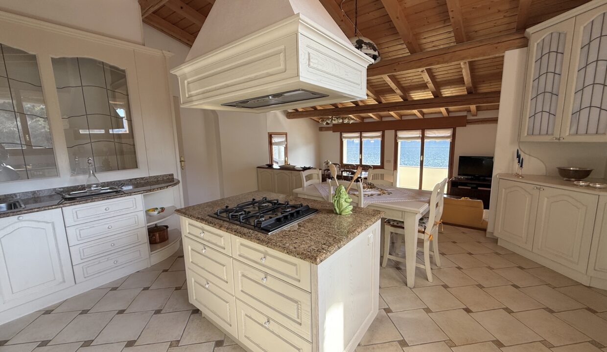 Carate Urio Appartamento con Vista Lago26