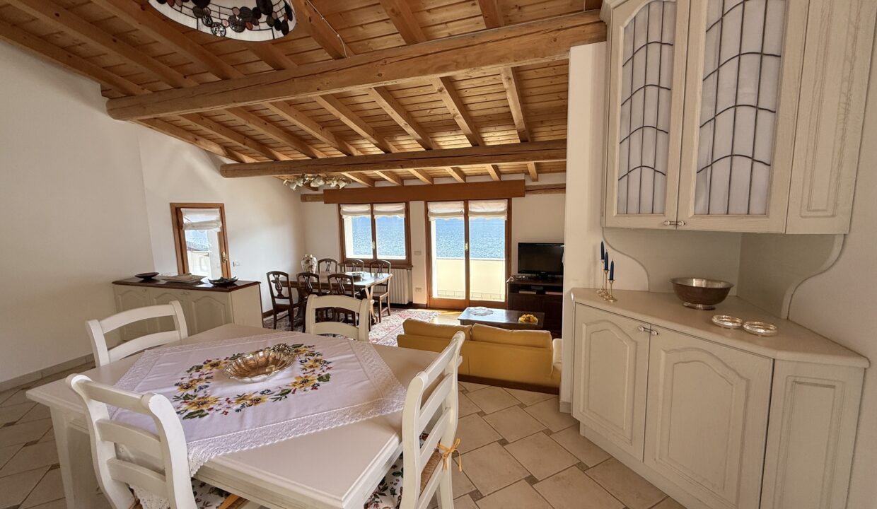 Carate Urio Appartamento con Vista Lago27