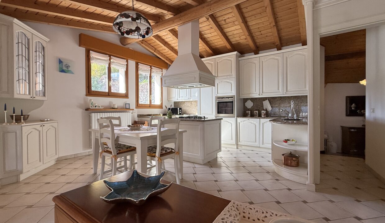 Carate Urio Appartamento con Vista Lago30