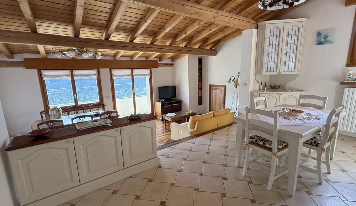 Carate Urio Appartamento con Vista Lago4