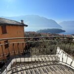 Casa Ossuccio con giardino e vista lago balcone