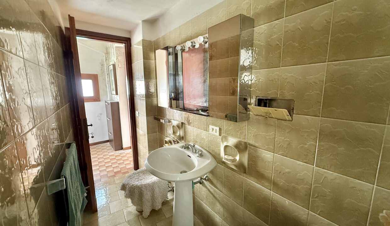 Casa Ossuccio con giardino e vista lago16