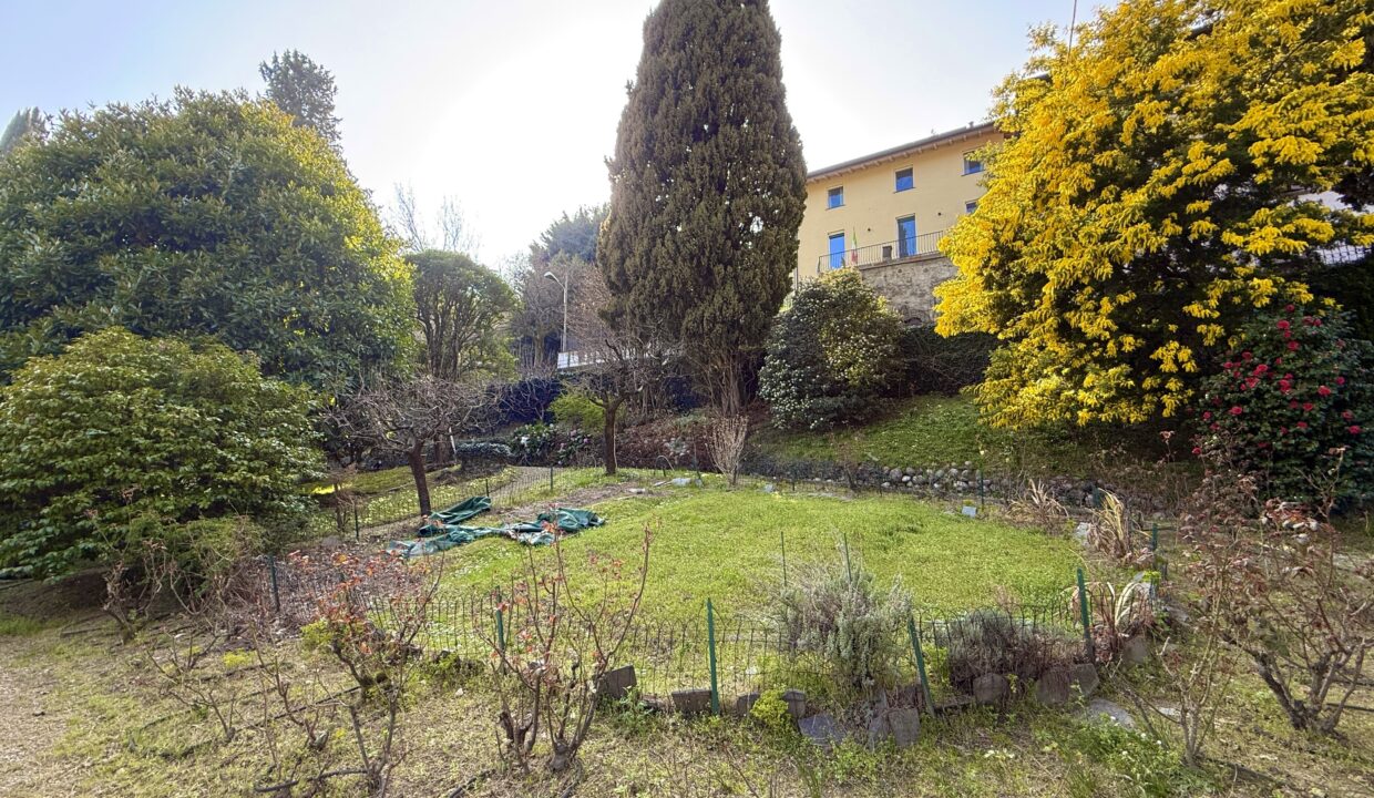 Griante Villa con Giardino70