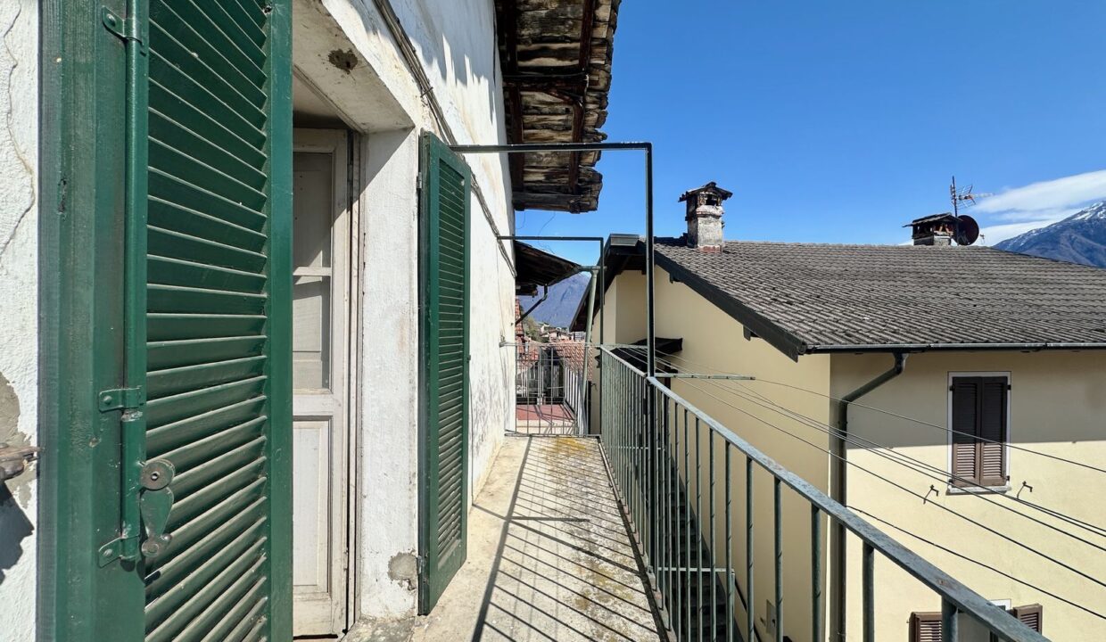 Haus mit Balkon Vercana