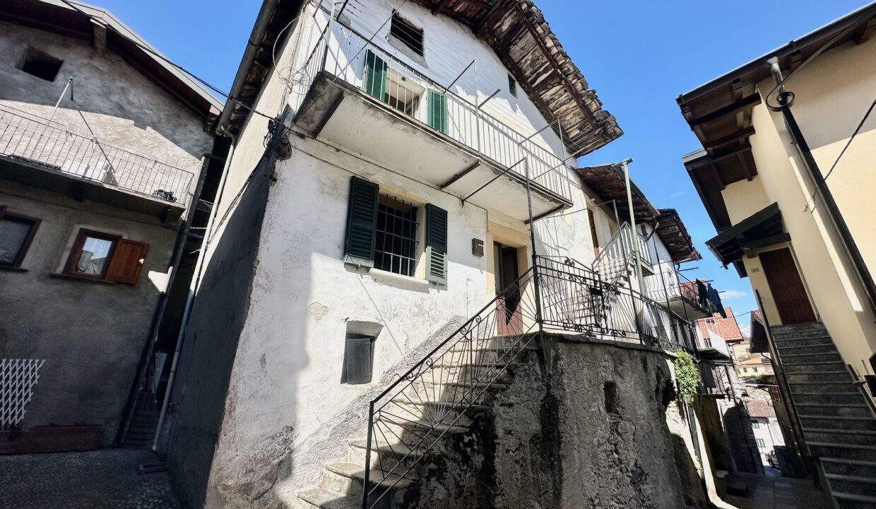 Haus mit Balkon Vercana