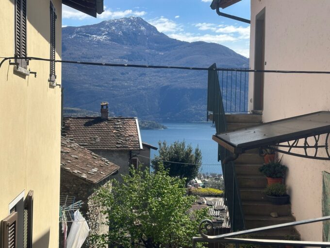 Haus mit Balkon Vercana