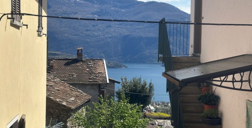 Haus mit Balkon Vercana