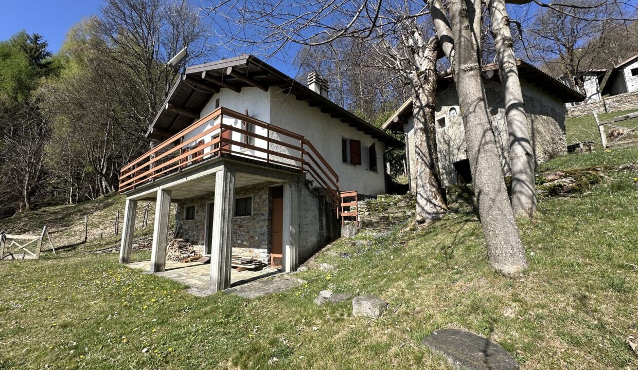 Comer See Gravedona ed Uniti Villa mit Grundstück