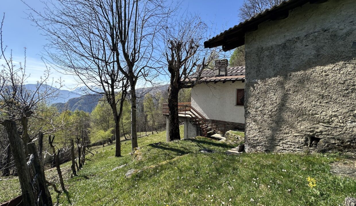 Comer See Gravedona ed Uniti Villa mit Grundstück