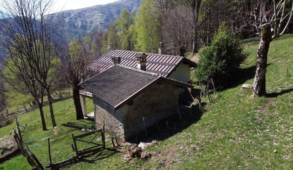 Comer See Gravedona ed Uniti Villa mit Grundstück