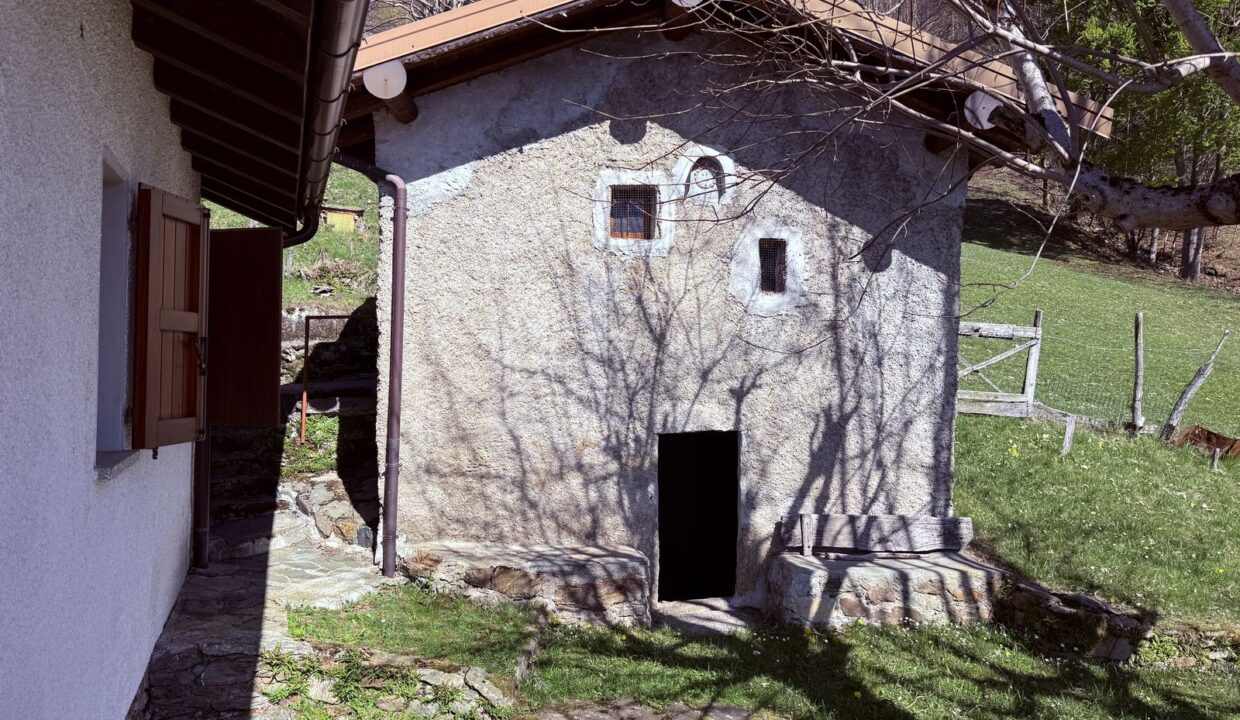 Comer See Gravedona ed Uniti Villa mit Grundstück