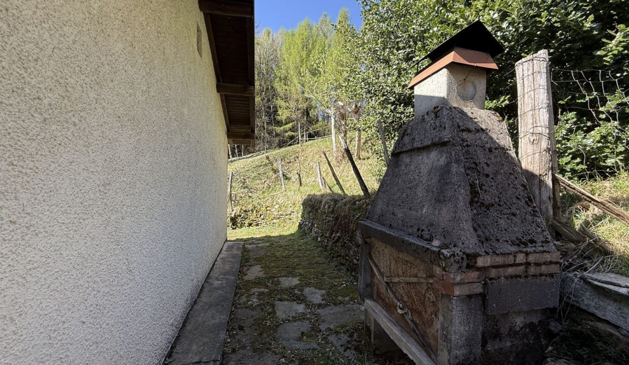 Comer See Gravedona ed Uniti Villa mit Grundstück