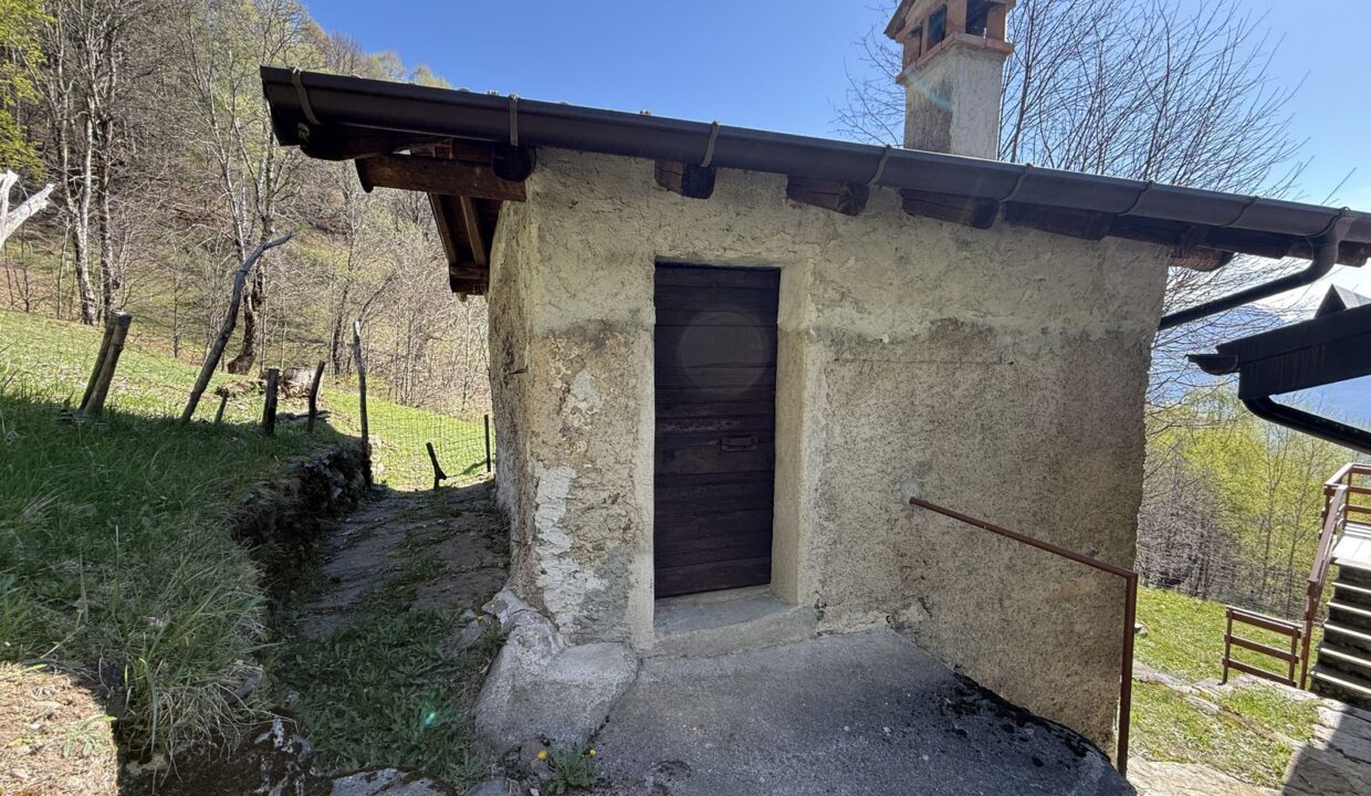 Comer See Gravedona ed Uniti Villa mit Grundstück