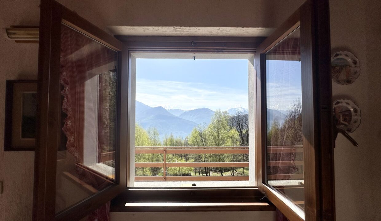 Comer See Gravedona ed Uniti Villa mit Grundstück