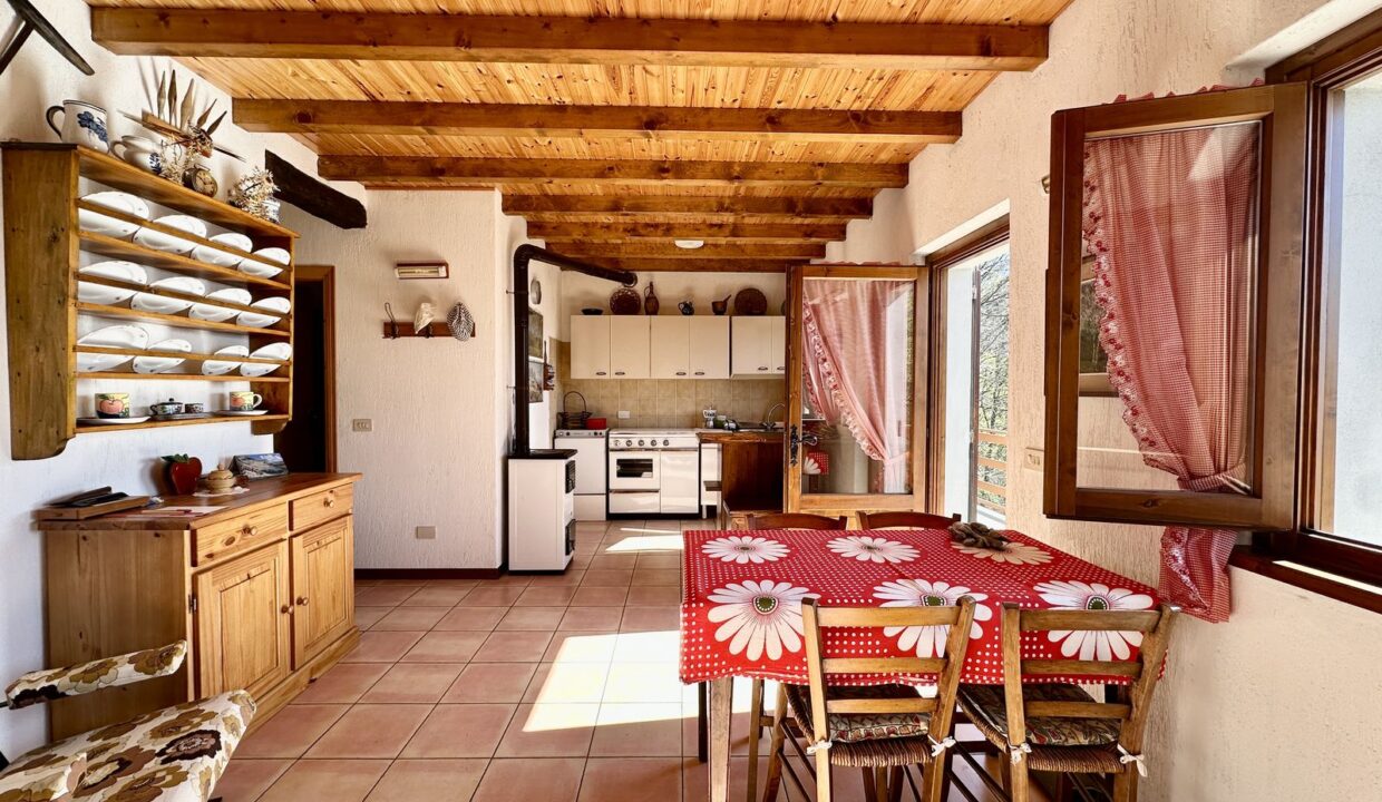 Comer See Gravedona ed Uniti Villa mit Grundstück