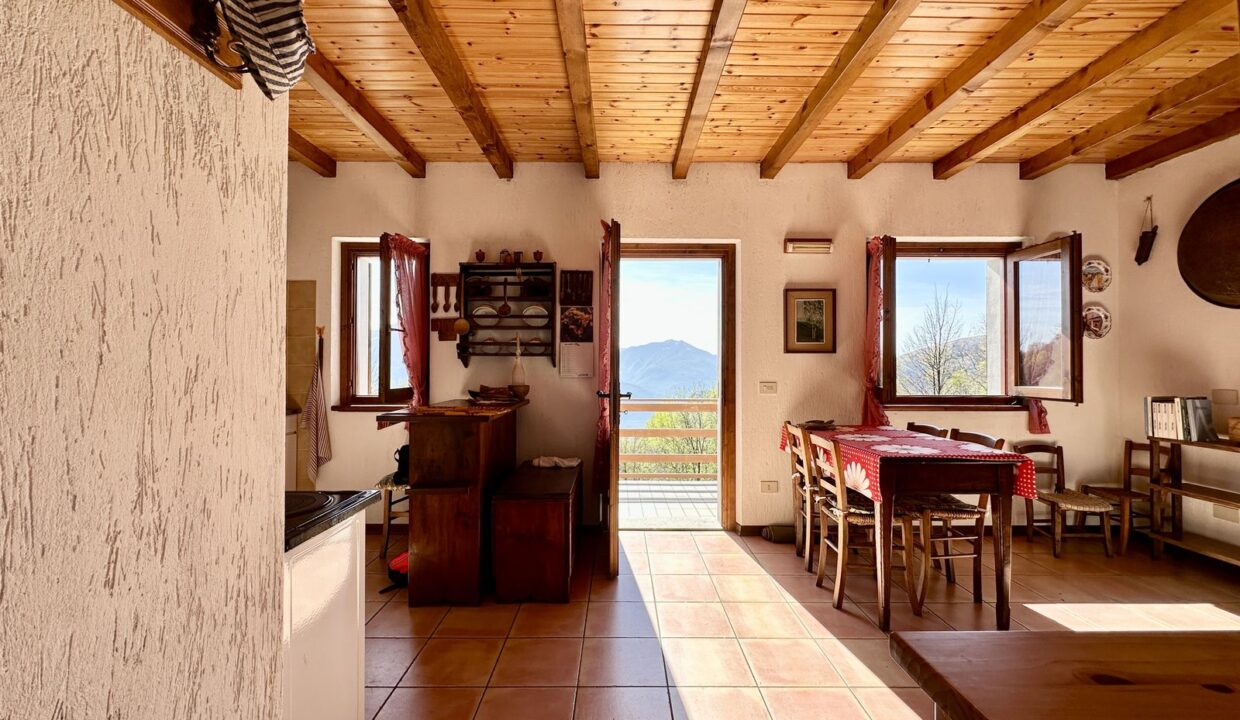 Comer See Gravedona ed Uniti Villa mit Grundstück