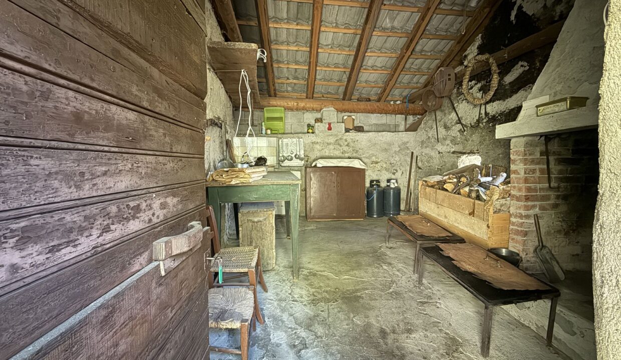 Comer See Gravedona ed Uniti Villa mit Grundstück