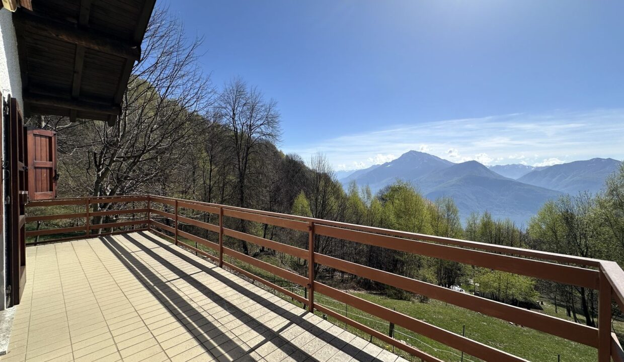 Comer See Gravedona ed Uniti Villa mit Grundstück