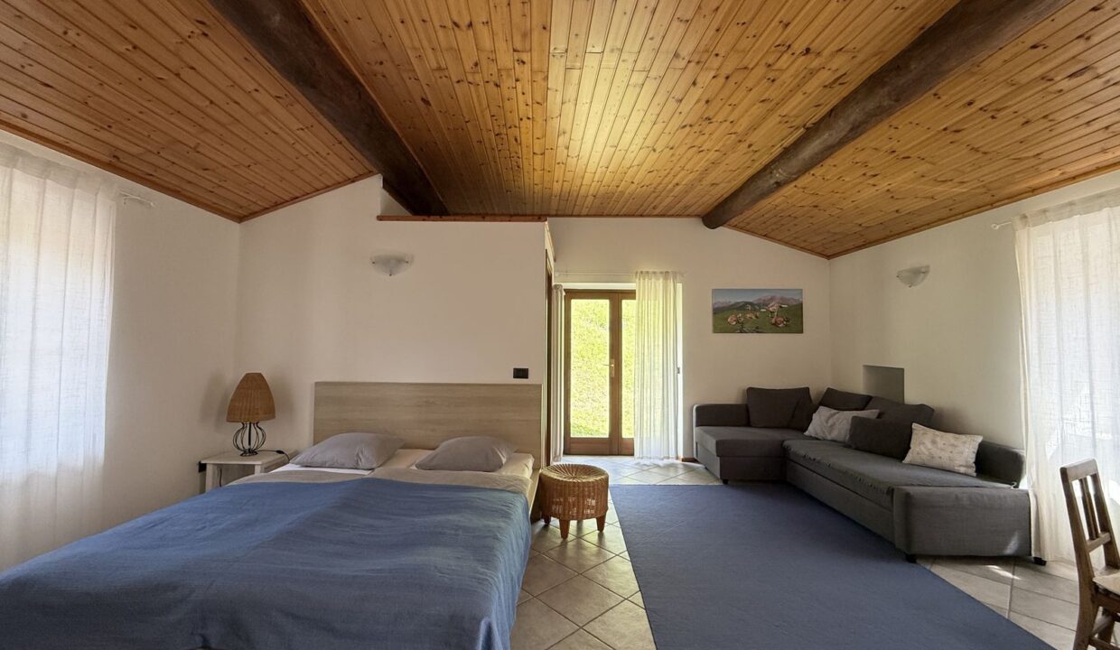 Restauriertes Natursteinhaus mit Seeblick in Vercana