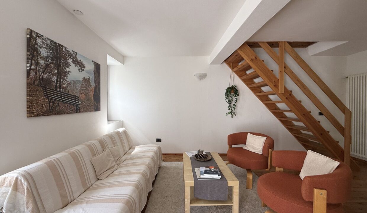 Restauriertes Natursteinhaus mit Seeblick in Vercana