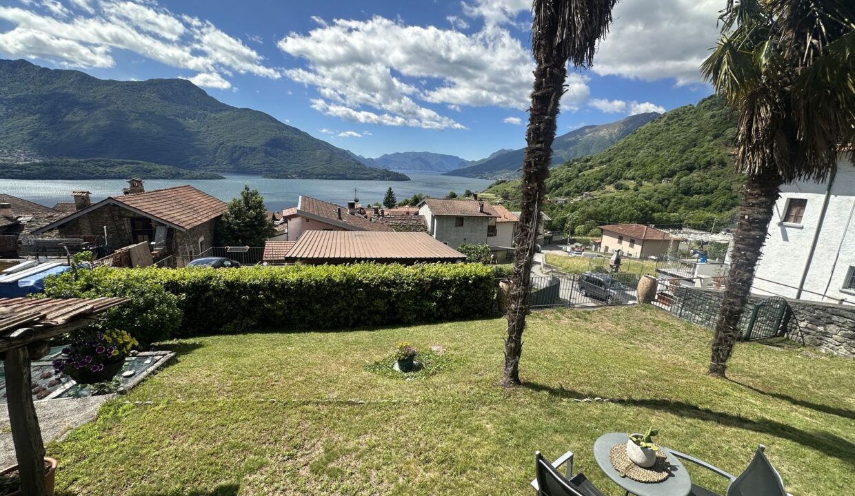 Restauriertes Natursteinhaus mit Seeblick in Vercana