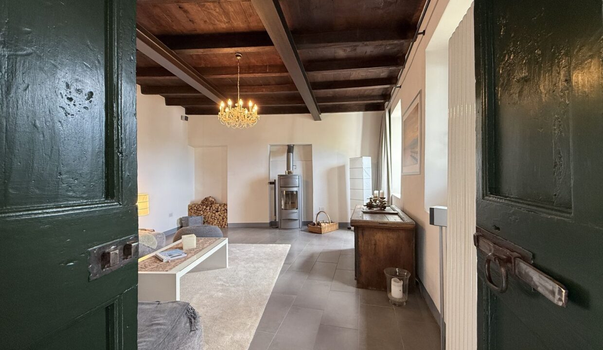 Restauriertes Natursteinhaus mit Seeblick in Vercana