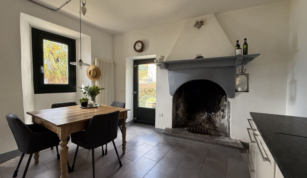 Restauriertes Natursteinhaus mit Seeblick in Vercana