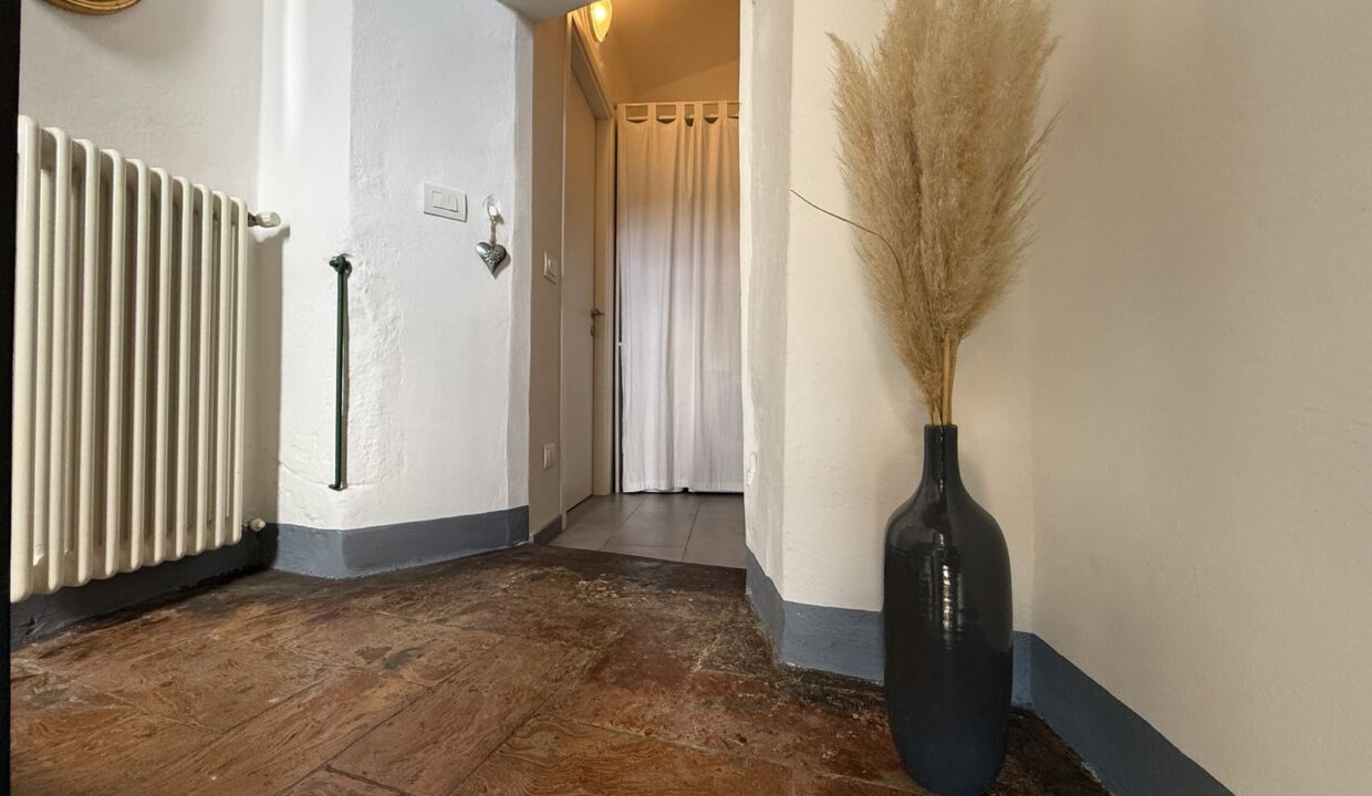Restauriertes Natursteinhaus mit Seeblick in Vercana