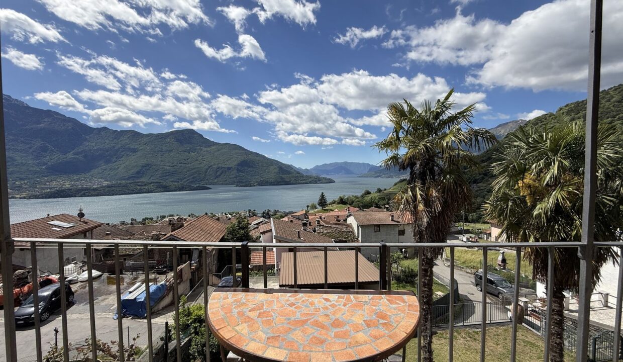 Restauriertes Natursteinhaus mit Seeblick in Vercana