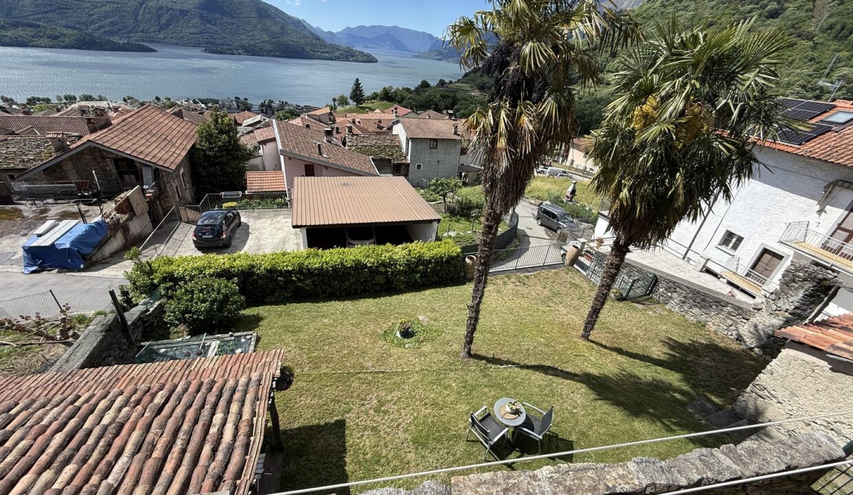 Restauriertes Natursteinhaus mit Seeblick in Vercana