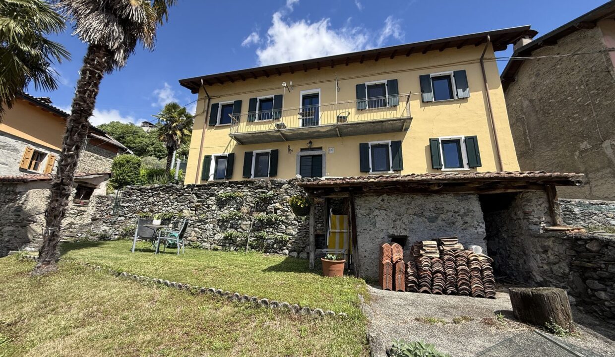 Restauriertes Natursteinhaus mit Seeblick in Vercana