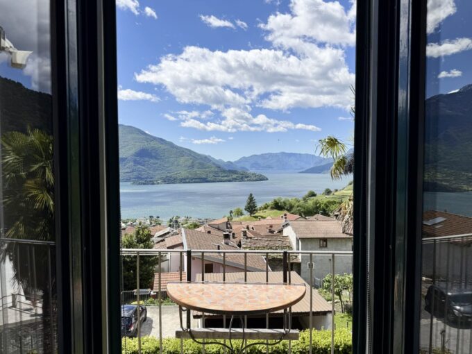 Restauriertes Natursteinhaus mit Seeblick in Vercana