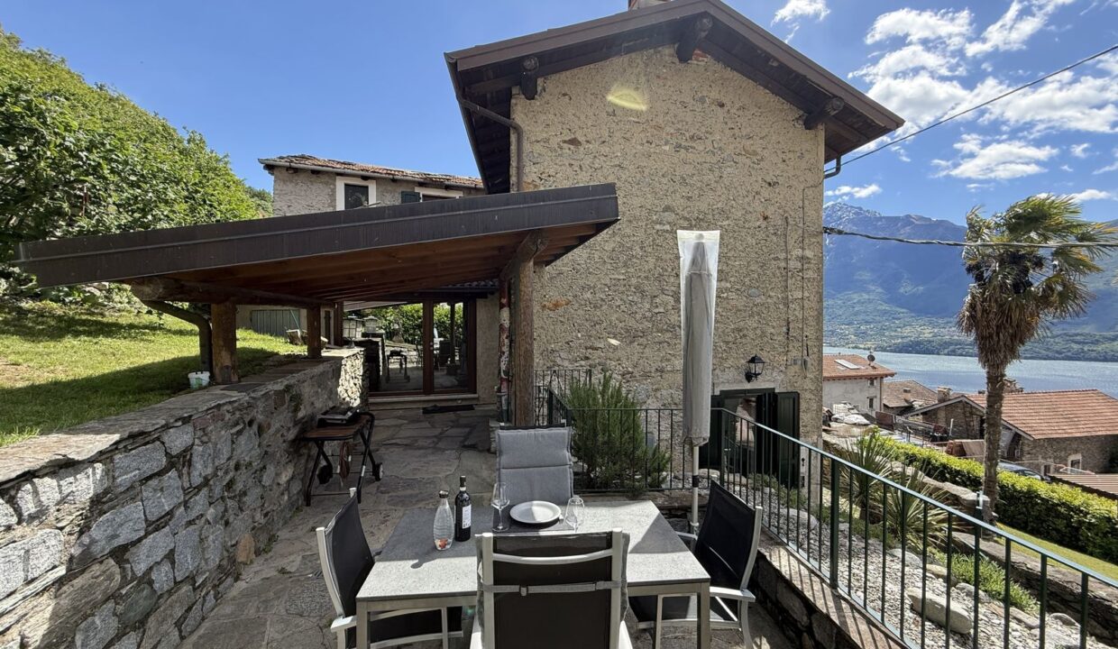 Restauriertes Natursteinhaus mit Seeblick in Vercana