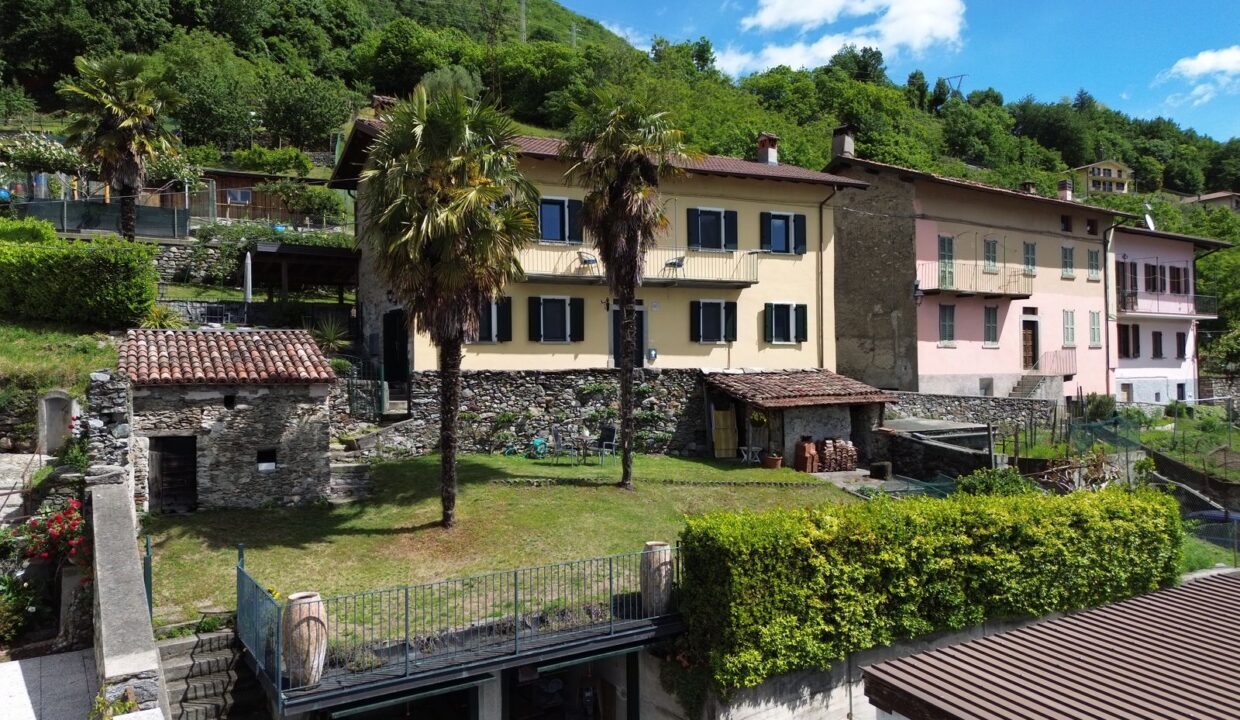 Restauriertes Natursteinhaus mit Seeblick in Vercana