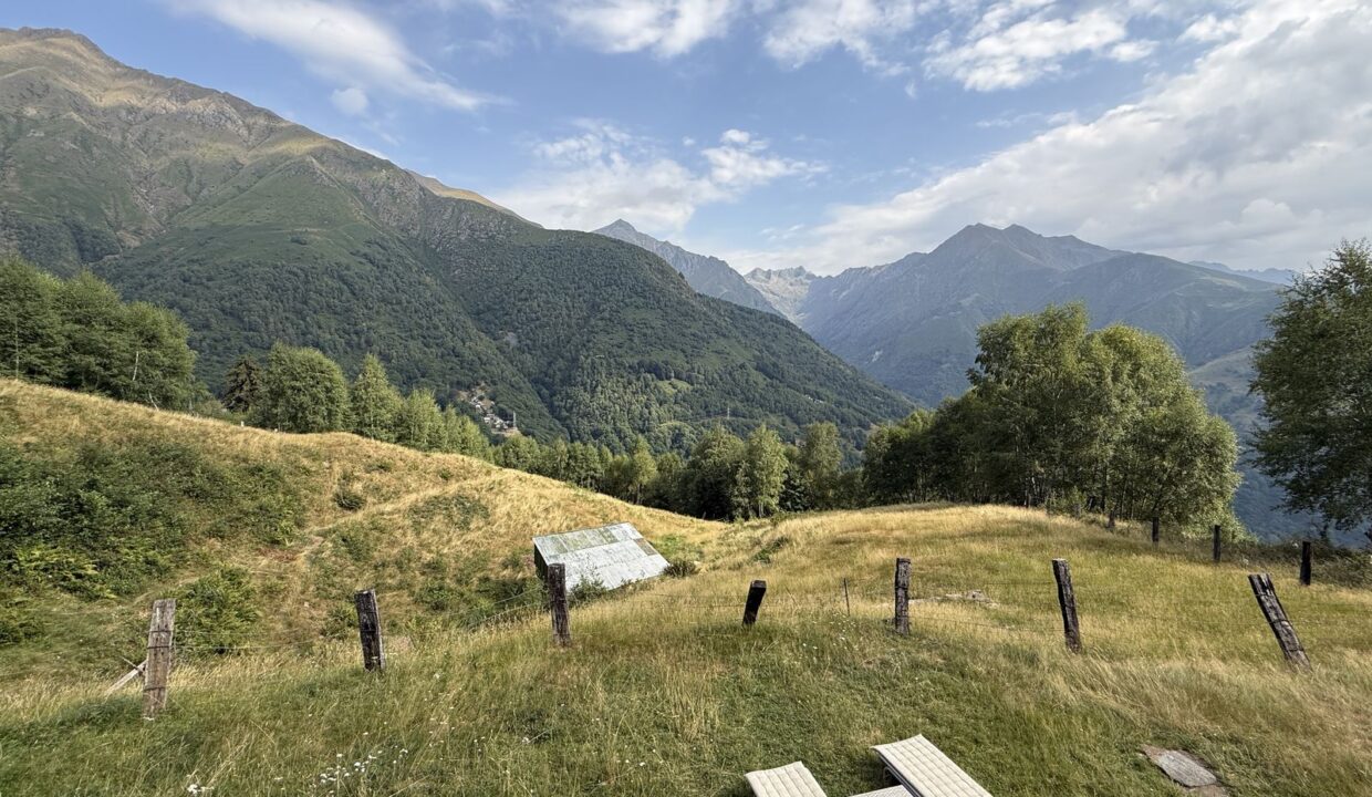 Comer See Gravedona ed Uniti Haus mit Grundstück