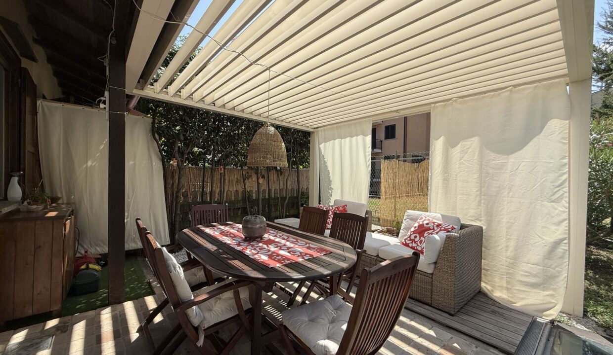 Comer See Gravedona ed Uniti Haus mit Garten und Garage