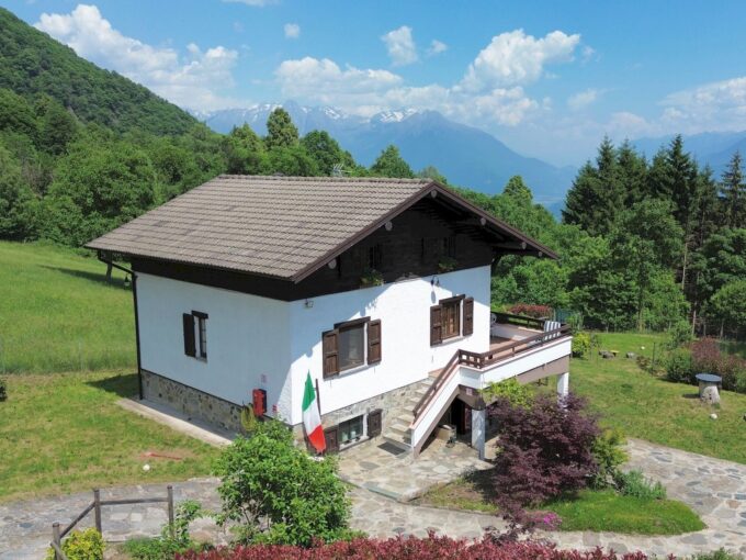 Comer See Haus mit Garten und Parkplatz