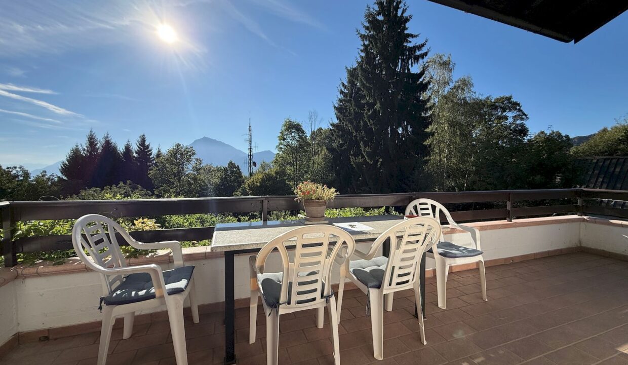 Comer See Haus mit Garten und Parkplatz
