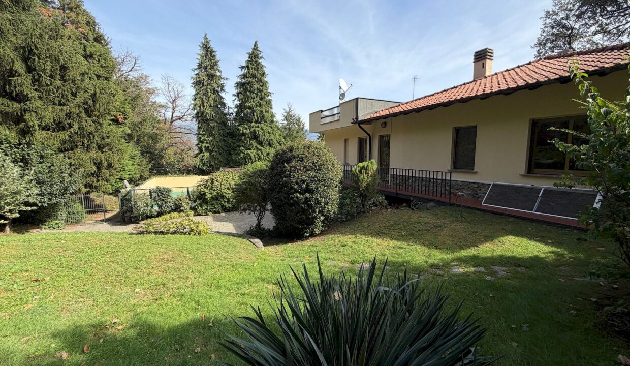 Comer See Villa mit Schwimmbad und Garten Pianello Lario