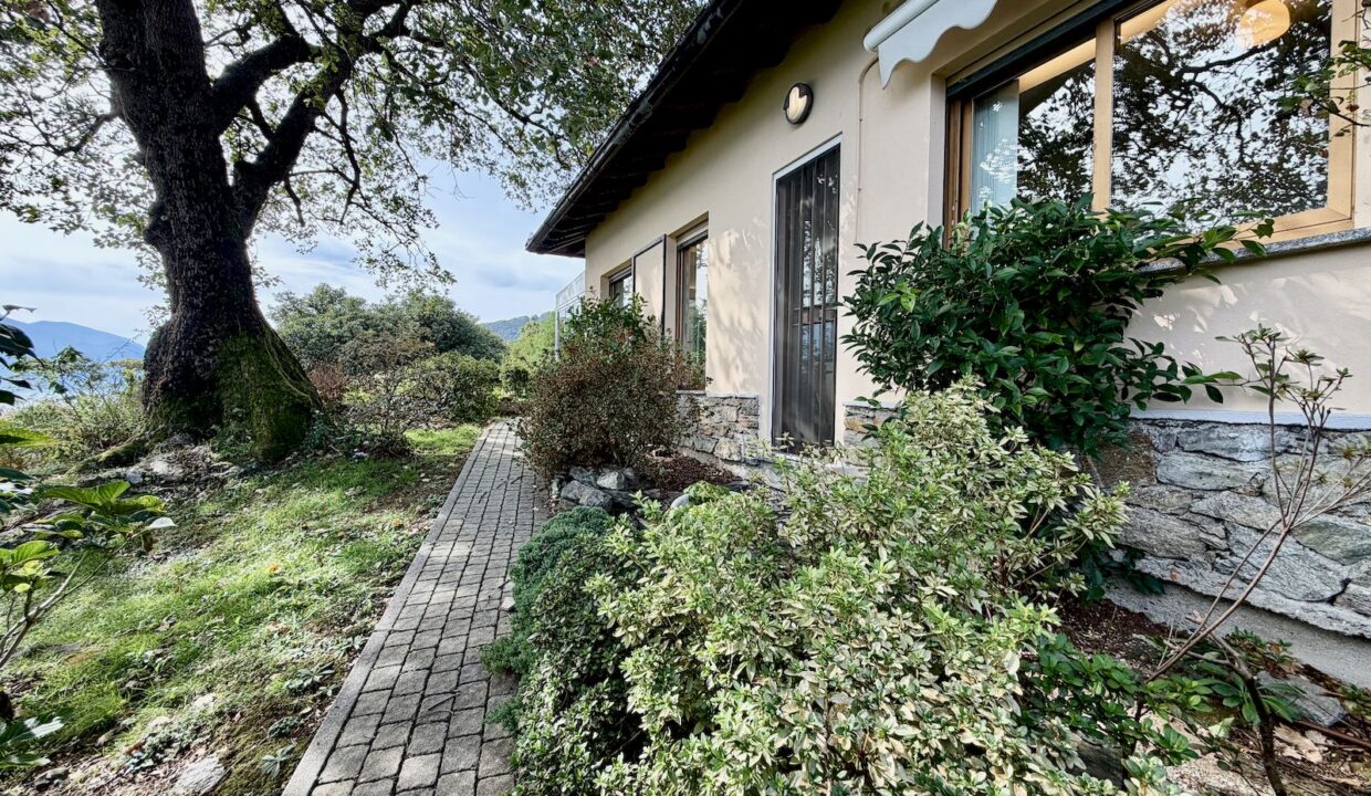 Comer See Villa mit Schwimmbad und Garten Pianello Lario