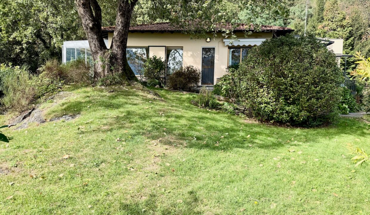 Comer See Villa mit Schwimmbad und Garten Pianello Lario