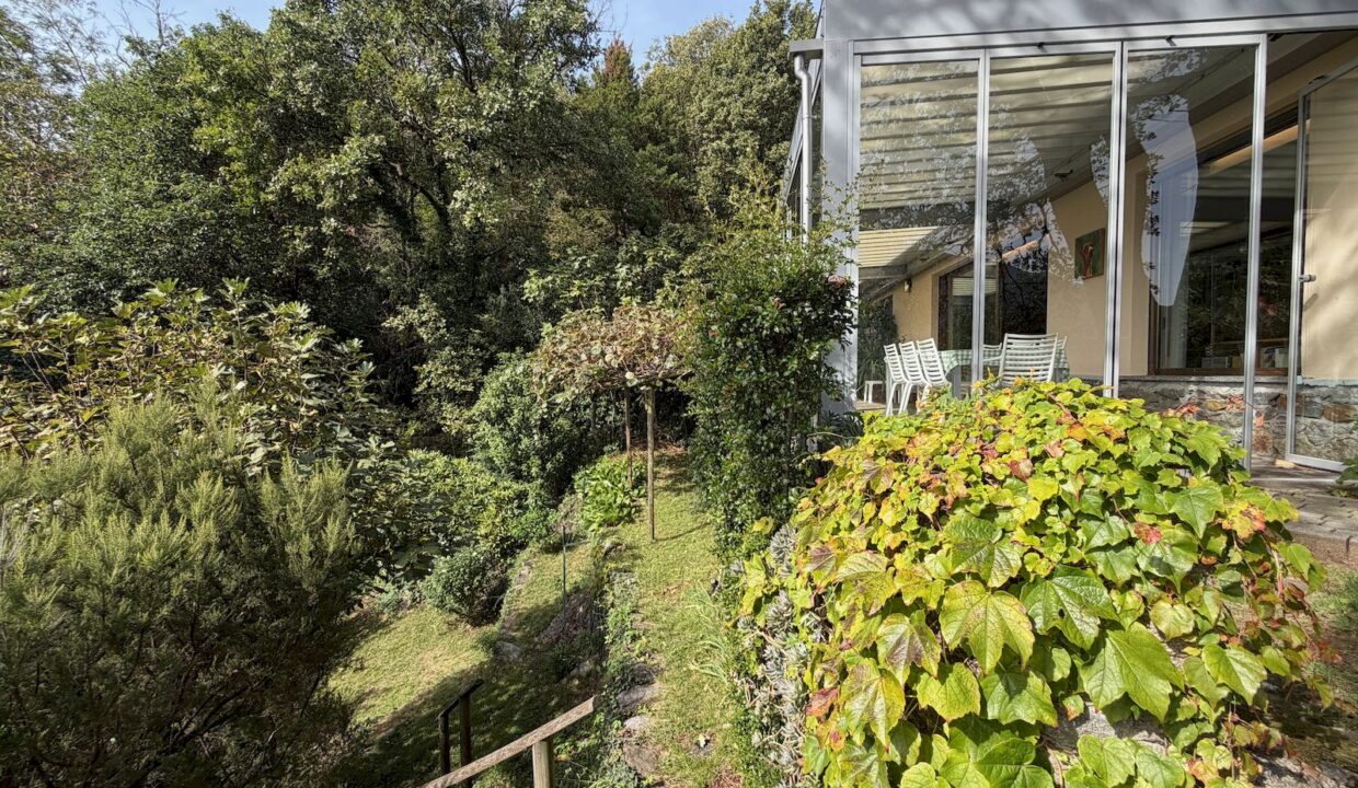 Comer See Villa mit Schwimmbad und Garten Pianello Lario