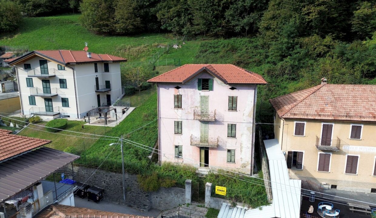 Comer See Dongo Haus in Hügellage mit Grundstück