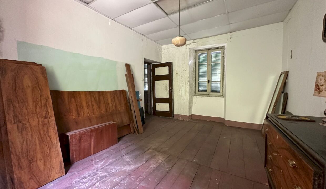 Comer See Dongo Haus in Hügellage mit Grundstück