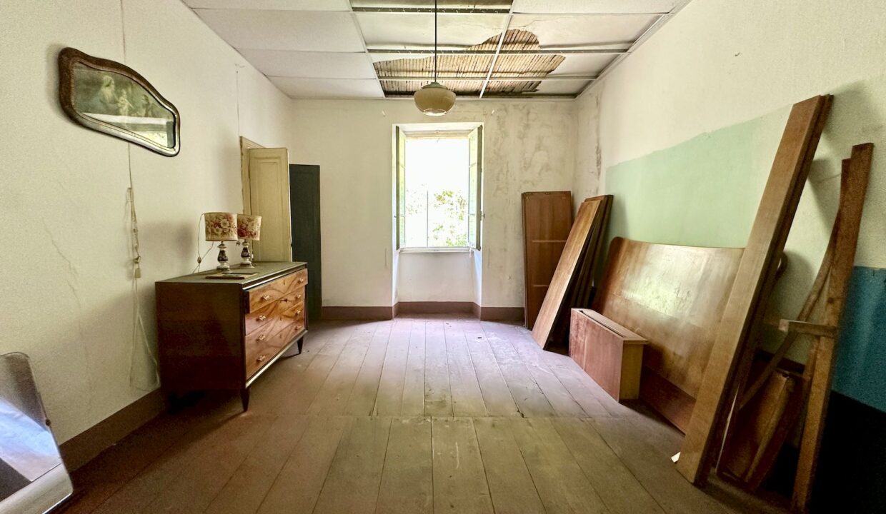 Comer See Dongo Haus in Hügellage mit Grundstück